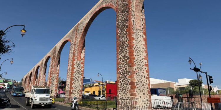 AMEQ desviará 10 rutas de Qrobús por el cierre de Calzada de los Arcos