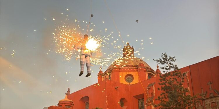 Morena impulsa ley para prohibir pirotecnia de madrugada en Querétaro