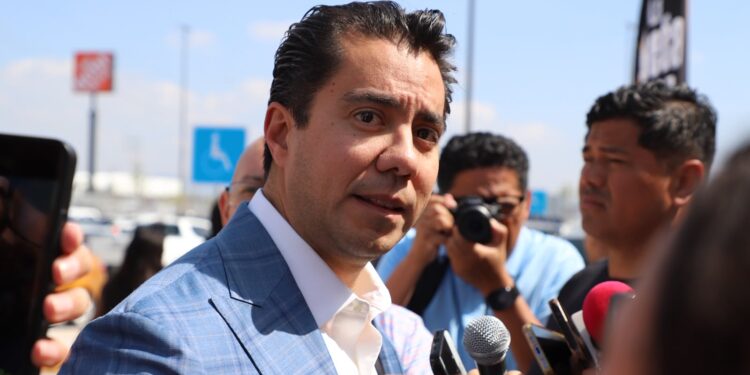Felifer Macías fue enfático al mencionar que no existen permisos extraordinarios para el comercio en vía pública