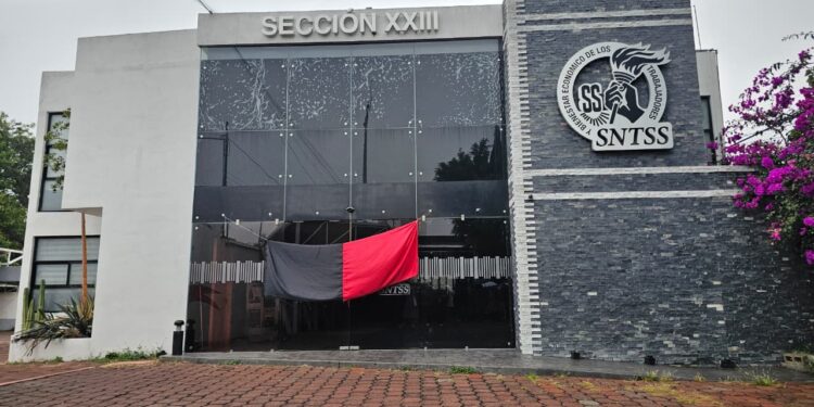• Trabajadores del IMSS en Querétaro levantan plantón sindical tras 19 días de protesta