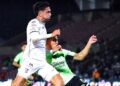 Gallos liga cuarta derrota