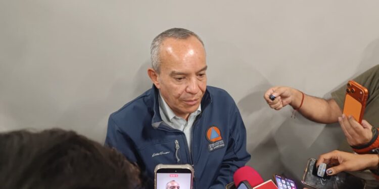 Protección Civil de Querétaro aconseja usar veladoras LED en altares para prevenir incendios