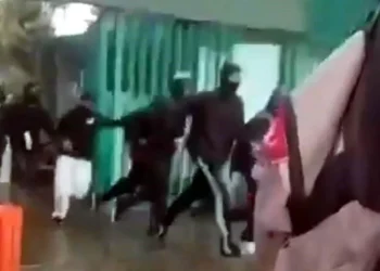 Detonan petardos en Bachilleres 6; lesionan a docente
