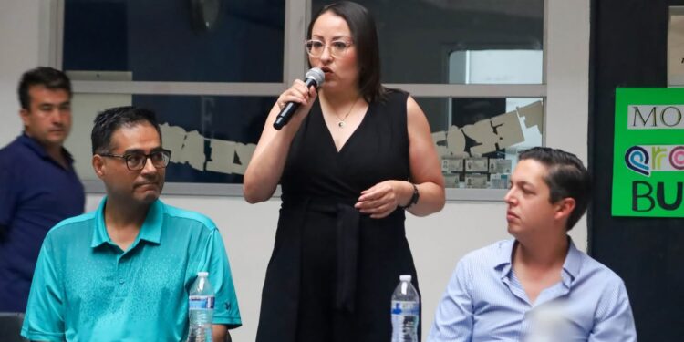 La funcionaria reconoció el esfuerzo y el trabajo que se ha llevado a cabo desde la LXI Legislatura local.