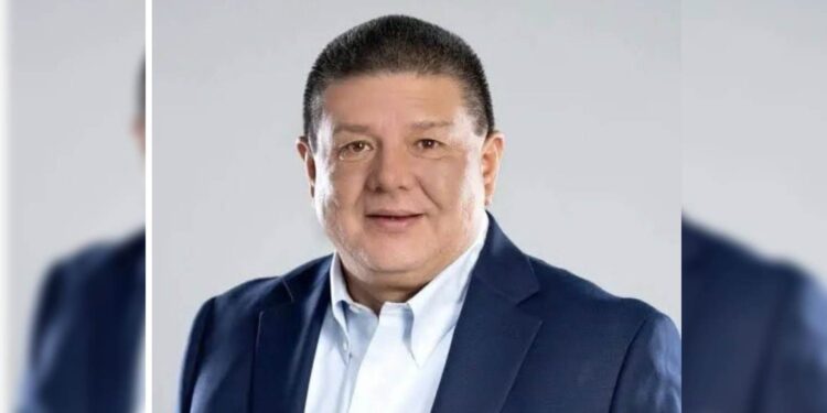 Detienen a César Jáuregui, exfiscal de Chihuahua, por ejercicio ilegal del servicio público