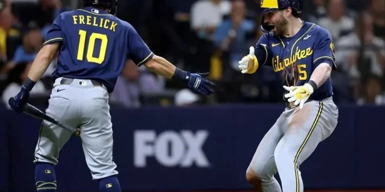 El abridor Freddy Peralta cargó con 5 carreras, mientras que el relevista Cam Booser con 4. Cole Sulser aceptó una más.