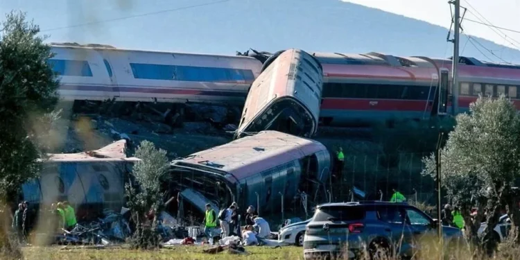 • Sube a 69 el número de muertos por el choque de trenes de alta velocidad en Toledo