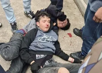 Matan dos ex alumnos a maestra en secundaria