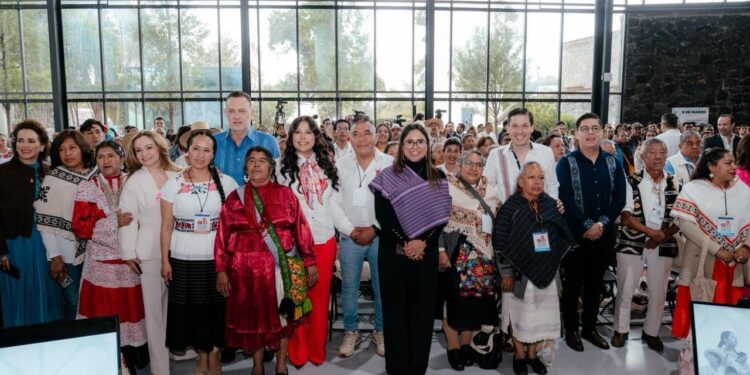 - Durante el encuentro se abordaron temas relacionados con la autonomía, libre determinación y participación política de los pueblos originarios.
