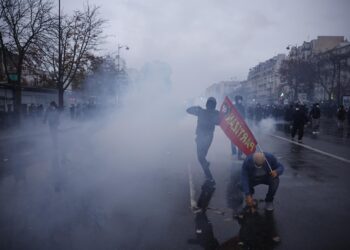 Disturbios en varias ciudades francesas al término de las manifestaciones