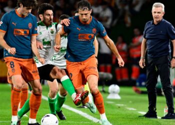 Javier Aguirre debuta con un empate en el Valencia