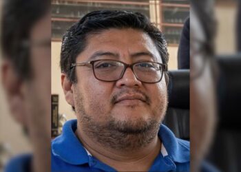Despiden al maestro asesinado a tiros en una escuela de Oaxaca