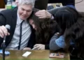 Pide hija de Maradona ante tribunal justicia para su papá