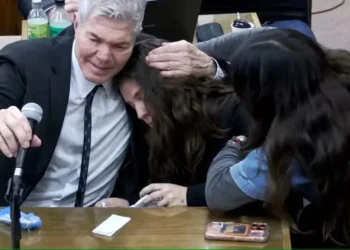 Pide hija de Maradona ante tribunal justicia para su papá