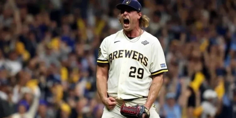 Brewers vencen a Rays 3-2 en dramático inicio de la Serie Mundial