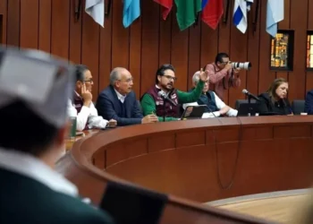 Abordan IMSS y sindicato aumento y falta de insumos