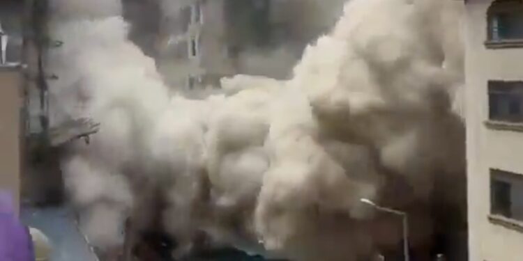 Se derrumba edificio de 18 pisos en Nairobi; temen por personas atrapadas