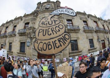 Nueva protesta por el agua en Guadalajara; Lemus reporta cinco detenidos