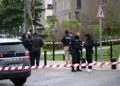 Califica Macron tiroteo en París como ‘acto terrorista’