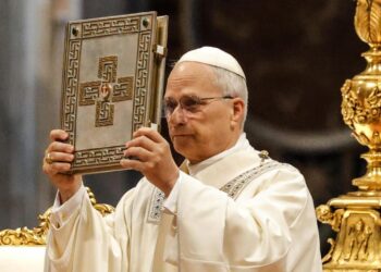 Confirma El Vaticano cáncer pulmonar en el Papa León XIV