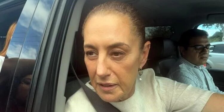 Claudia Sheinbaum culpa a la burocracia por el desabasto de medicamentos en hospitales