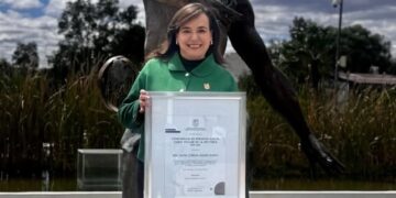 Silvia Amaya recibe constancia como rectora electa de la UAQ para 2027-2030