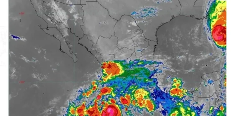 El huracán Simón se intensifica a categoría 2 frente a las costas de Colima y Jalisco