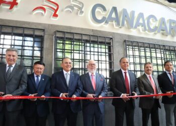La mayoría de organizaciones transportistas acepta diálogo, pero dirigentes de CANACAR mantienen protesta